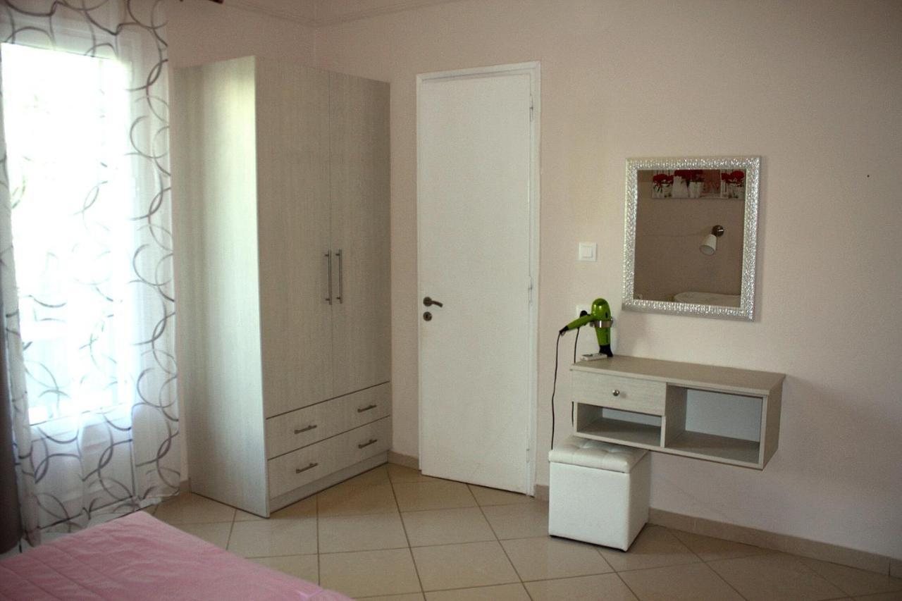 Dolphin Apartments 帕莱欧卡斯提撒 外观 照片