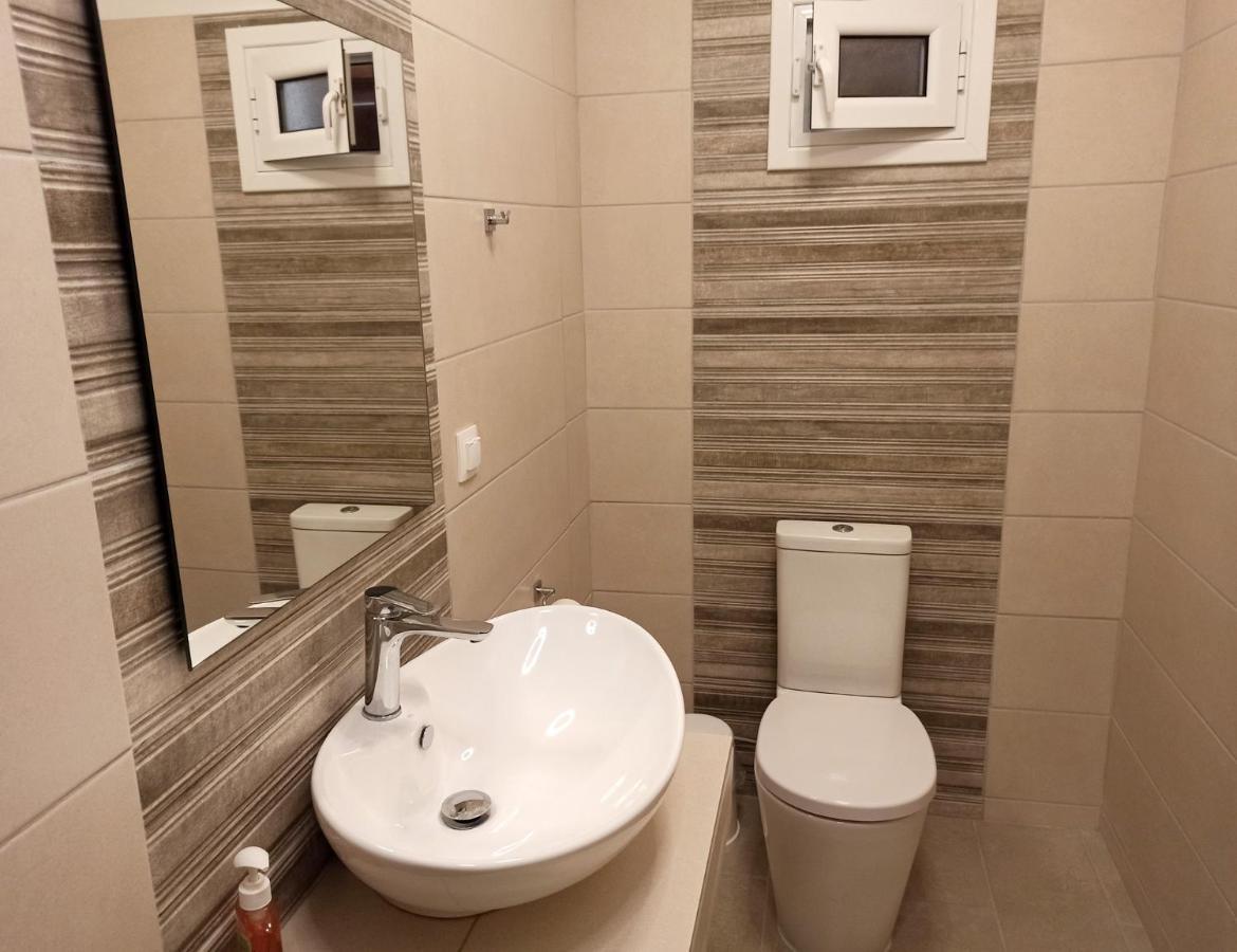Dolphin Apartments 帕莱欧卡斯提撒 外观 照片